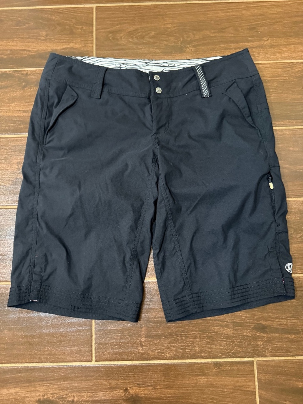 Vintage lululemon RUN Adventure Short | Size 10 | Black | 2006-08